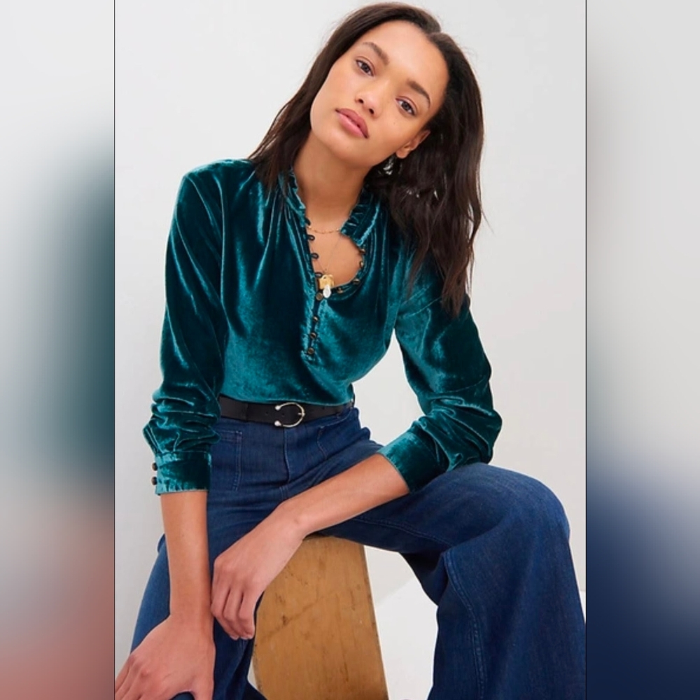 Anthropologie Kristianne Green Velvet Long Sleeve Blouse